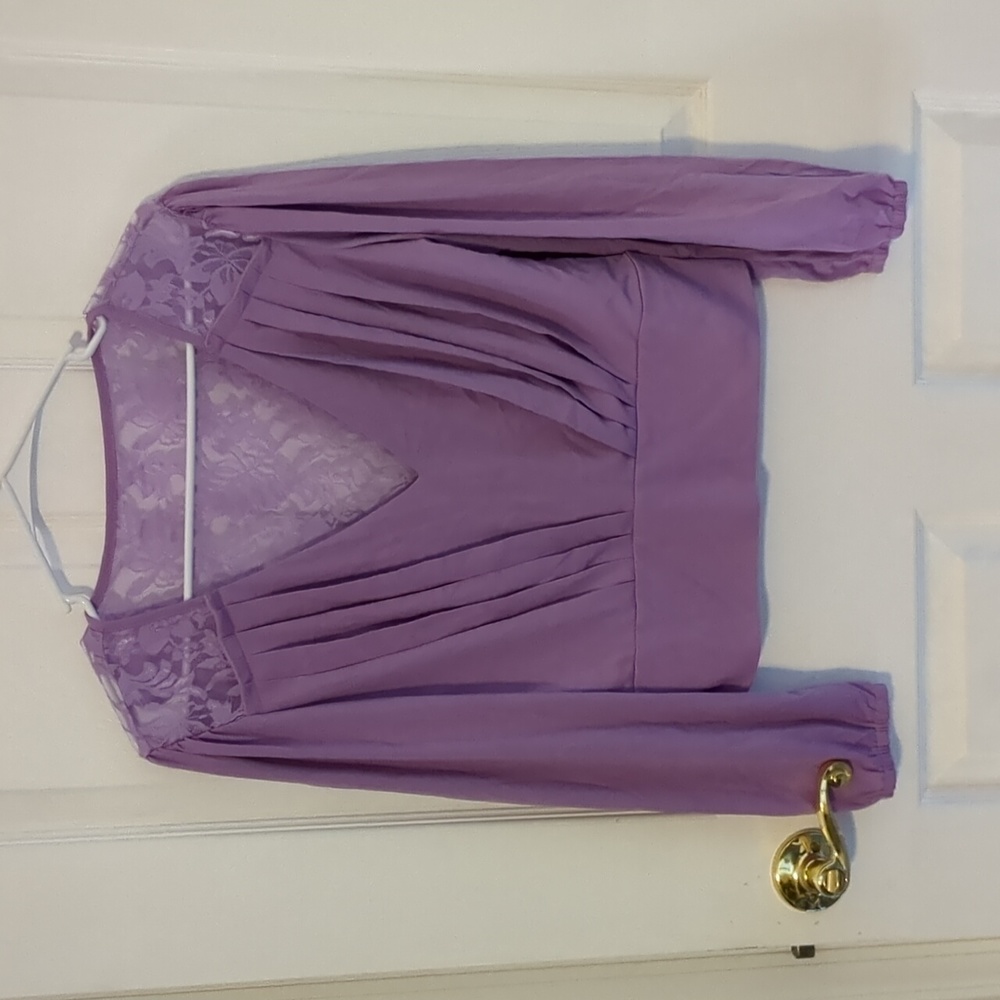 Women's Venus Lavender and Lace blouse size M
